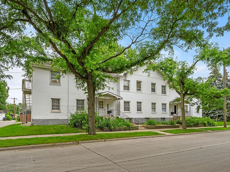 3111 31st St E #5 — Photo 1