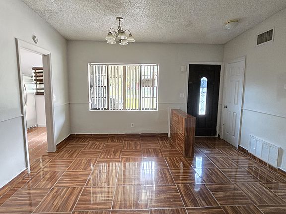 2nd image of 301 Hope Cir