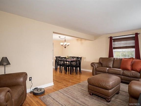 3rd image of 340 Walton Dr