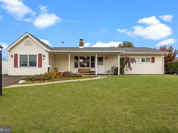 20 Fireside Ln, Levittown, PA 19055