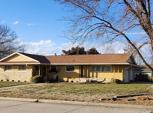 420 E Lewerenz St, Herington, KS 67449