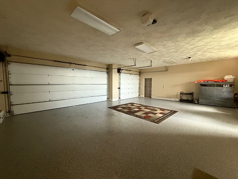 102 Stoneridge Est — Photo 18