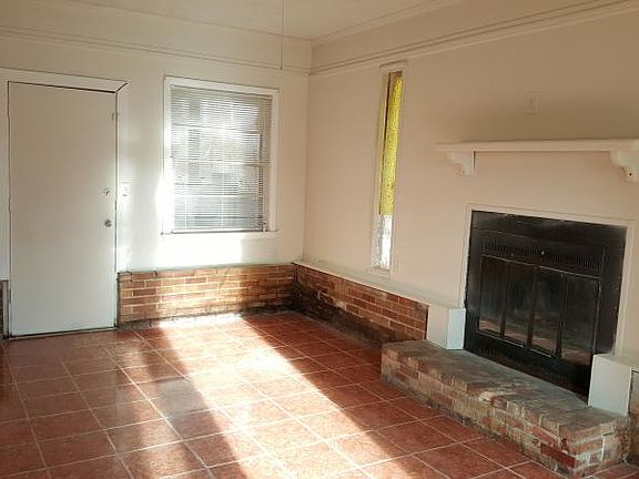 3rd image of 402 Barton Dr