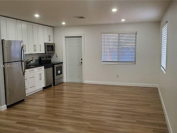 3rd image of 2905 Virginia St #2905