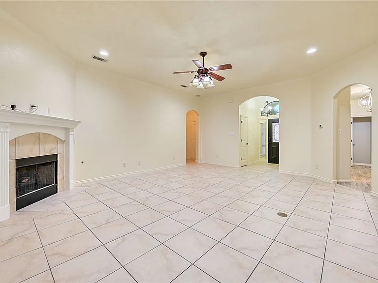 4232 Rocky Rhodes Dr — Photo 3