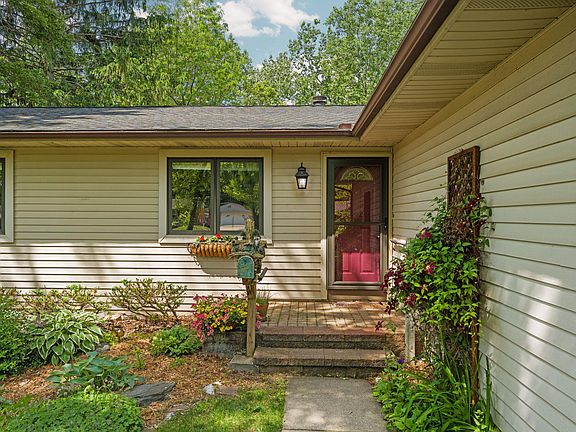 4th image of 792 Knollwood Ct