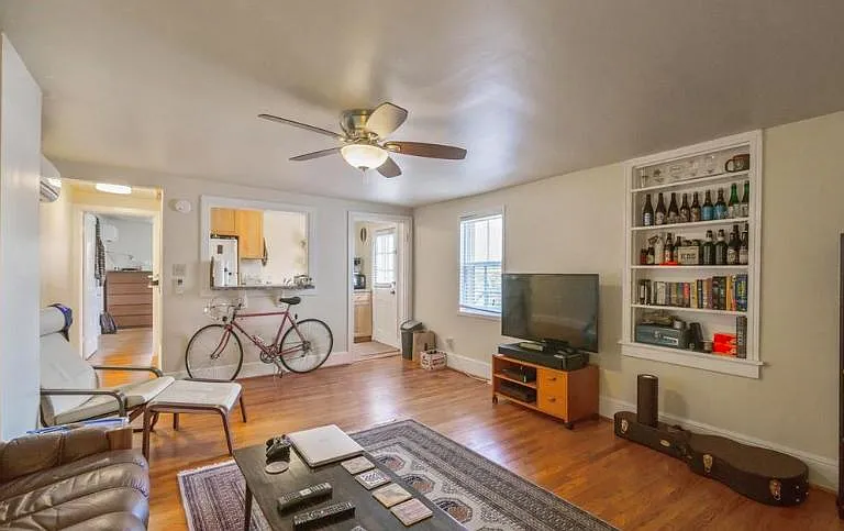 231 E 2nd St #3B — Photo 2