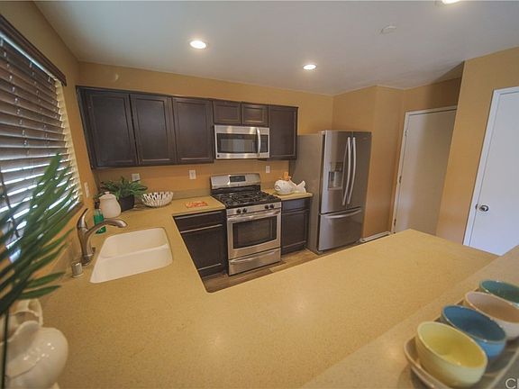 5th image of 981 Yukon Dr