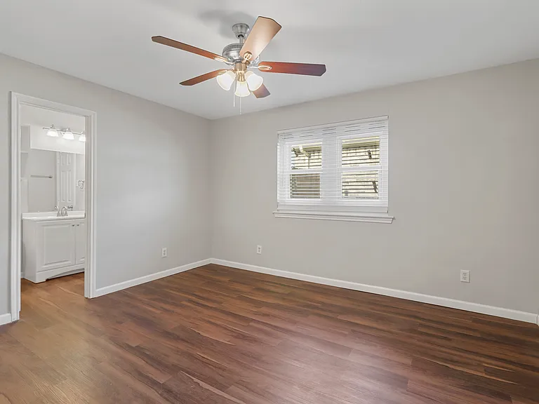 1716 Manor Garden Curv — Photo 7