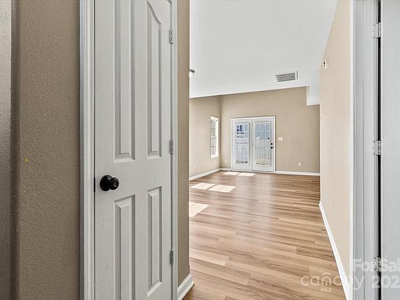 4th image of 8610 Sawleaf Ct