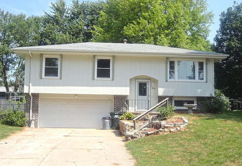 1st image of 206 Acorn Cir