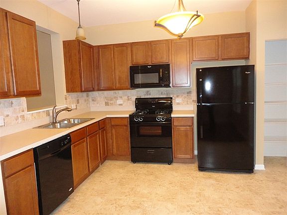 5th image of 917 Summit Creek Dr