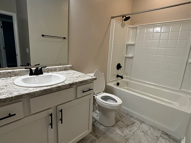 604 N Main St — Photo 9