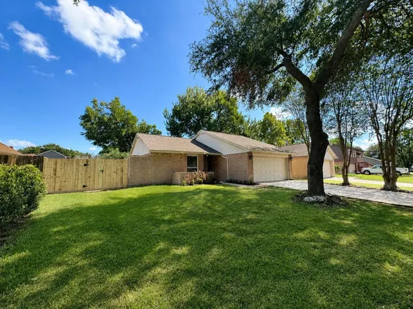 2703 Northern Dr, League City, TX 77573