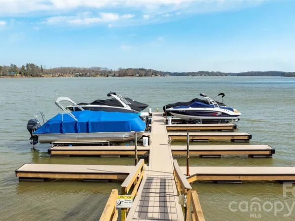 2301 Northview Harbour Dr, Sherrills Ford, NC 28673