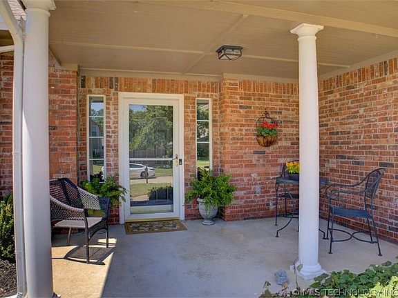 4th image of 1520 S Kalanchoe Ave
