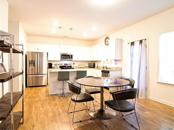 3rd image of 121 Asbury Pl
