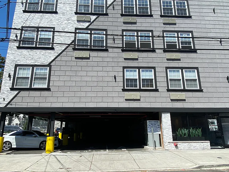129-137 Passaic St #405 — Photo 11