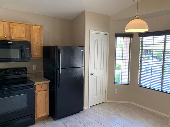 4th image of 30 E Zinnia Pl