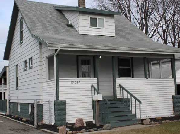 19537 E Twelve Mile Rd, Roseville, MI 48066