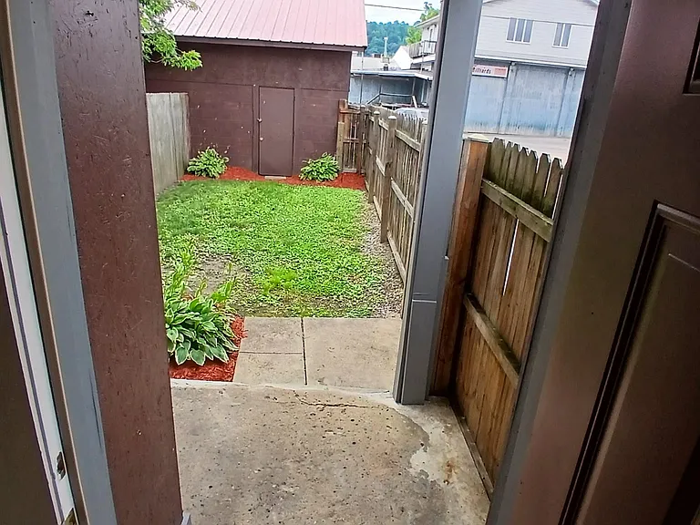 1313 Virginia Ave — Photo 13