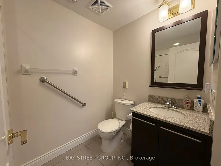 11211 Yonge St #1002 — Photo 9