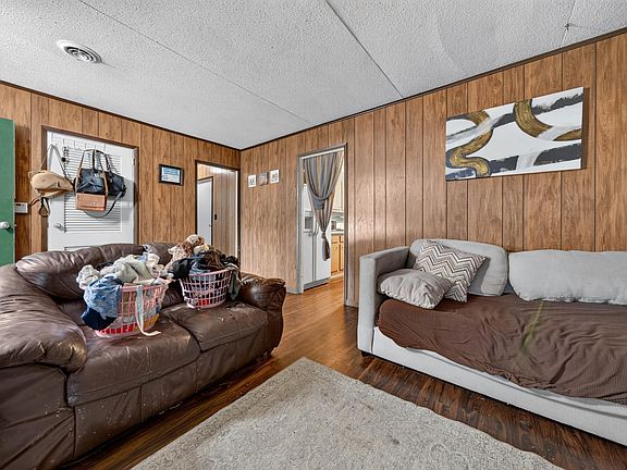 4th image of 707 Walnut Ave
