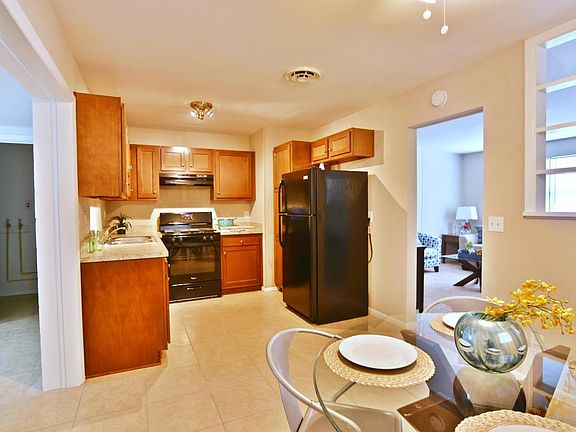 4th image of 2055 Hugh Edwards Dr