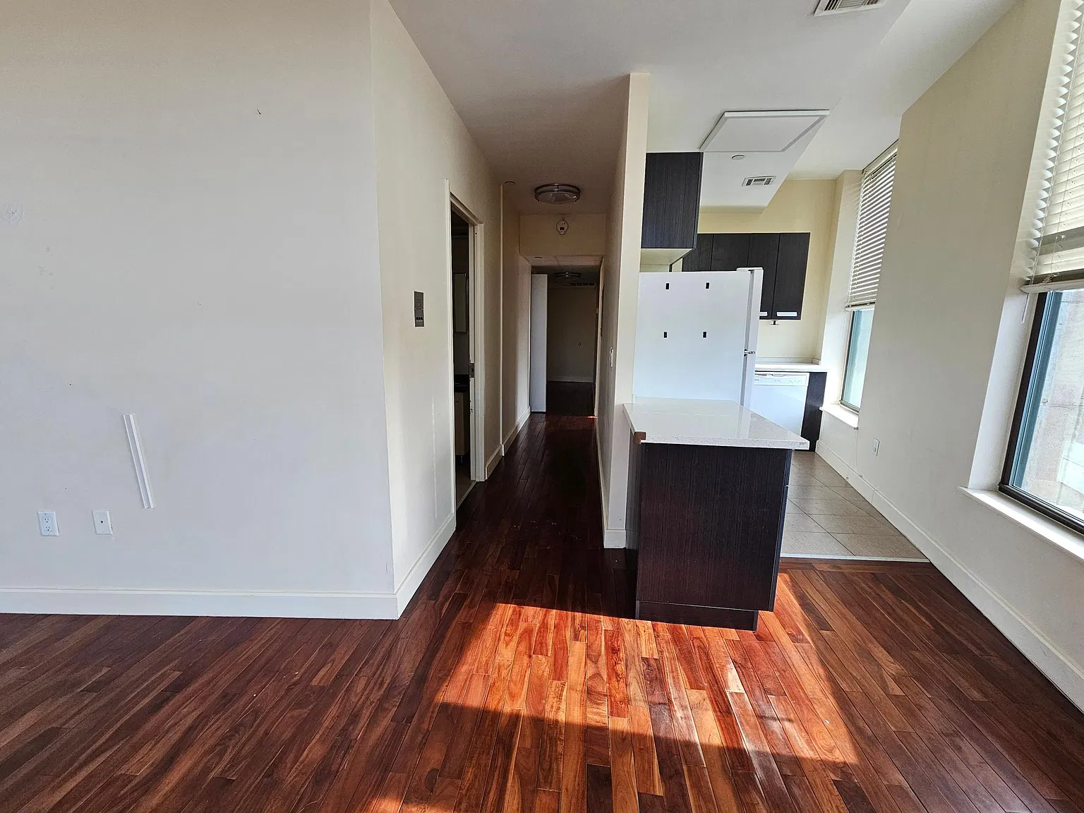 2 bed, 900 sqft, $1,700 — Photo 2