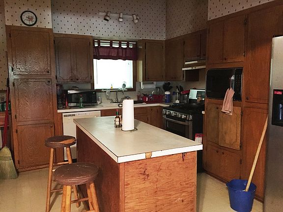 3rd image of 737 Meadowdale Pl