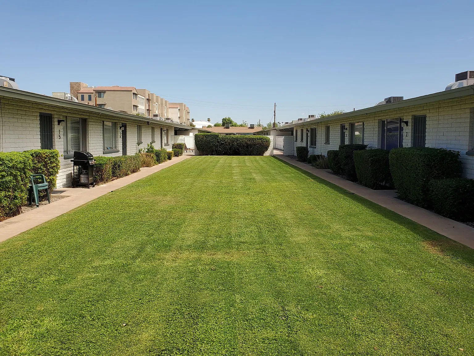 Rossmore Apartments — Photo 3