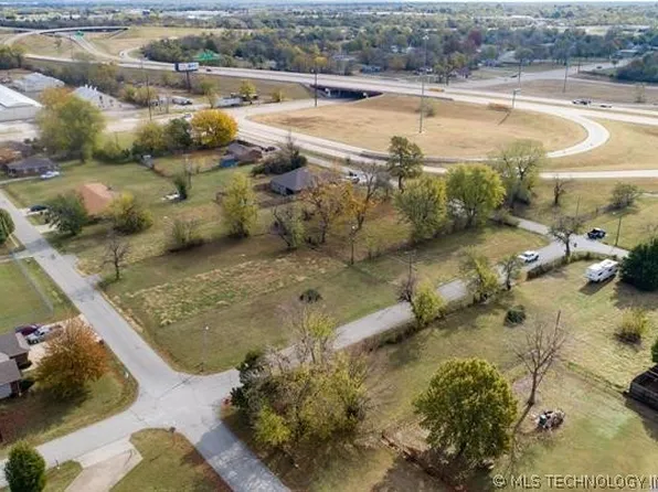 2216 E 32nd St N, Tulsa, OK 74110