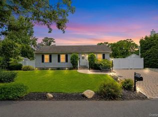 18 Hillcrest Rd, Rocky Point, NY 11778
