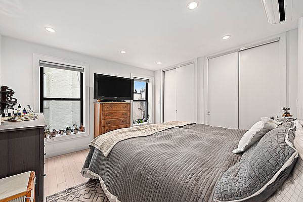 1st image of 486 Carroll St APT 3L