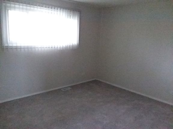 5th image of 303 Desmond Dr