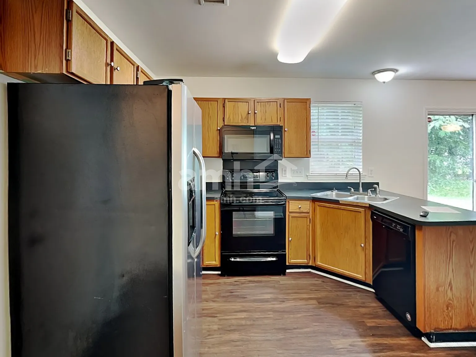 4 bed, 2.5 bath, 1626 sqft, $2,025 — Photo 3