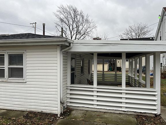 2nd image of 421 1/2 Buell Ct