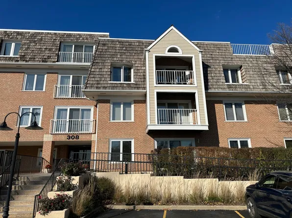 308 Happ Rd APT 110, Northfield, IL 60093