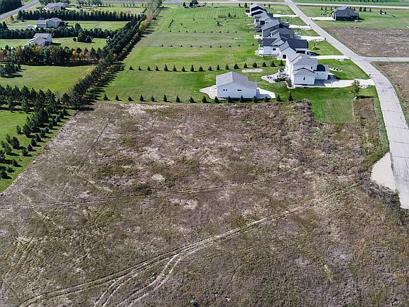 2nd image of 2501 Nicklaus Dr