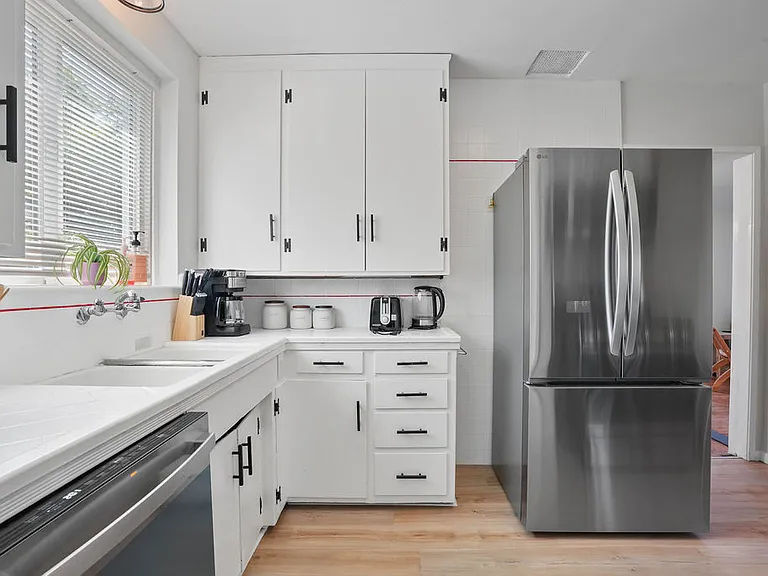 2307 W Verdugo Ave — Photo 9