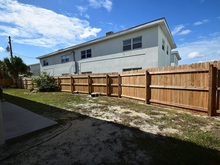 658 Atlantic Dr — Photo 6