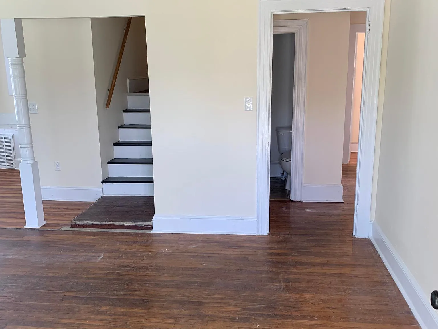 5 bed, 4.5 bath, 2025 sqft, $3,500 — Photo 2