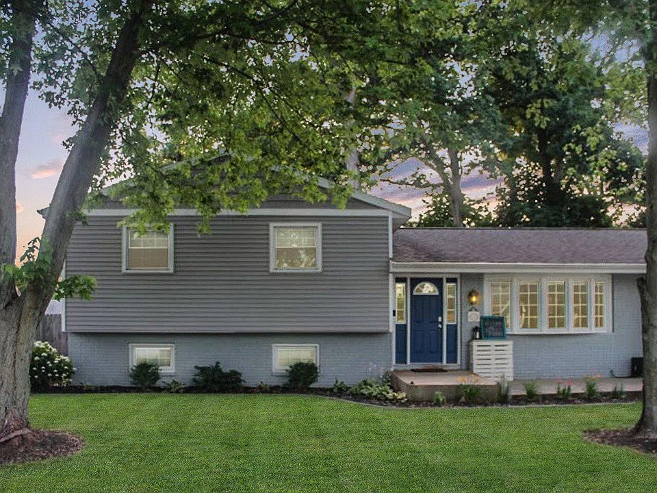 1st image of 611 N Twyckenham Dr