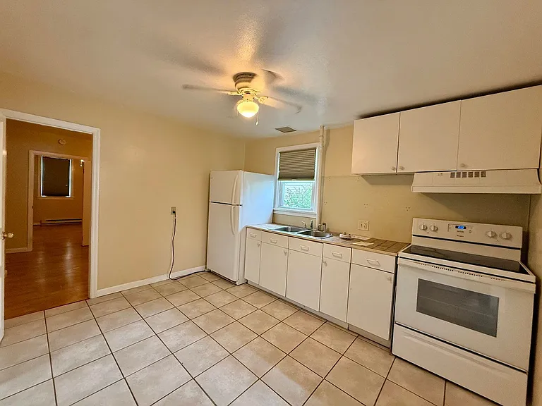 560 N Pine St #3 — Photo 16