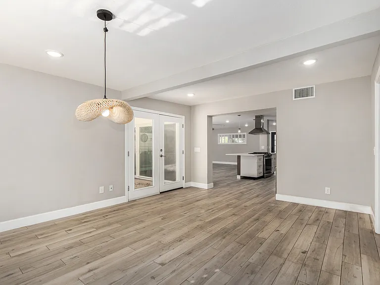 429 W Flower St — Photo 10