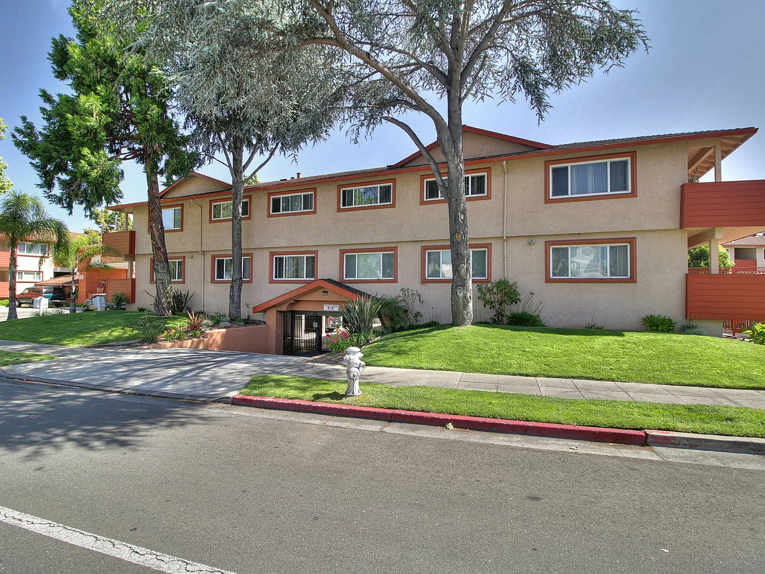 The Californian Apartments — Photo 4