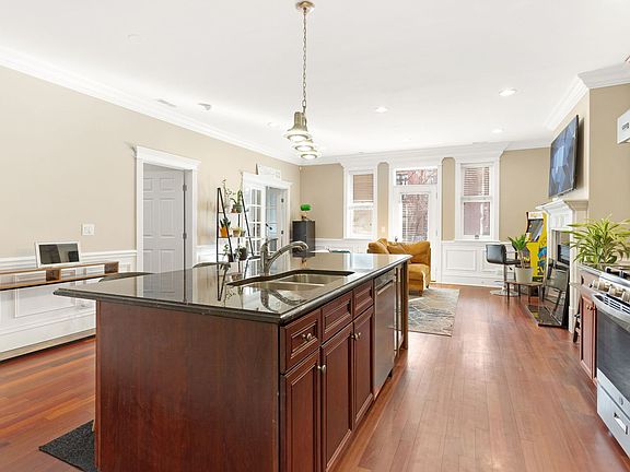 5th image of 2222 W Belmont Ave Unit 203