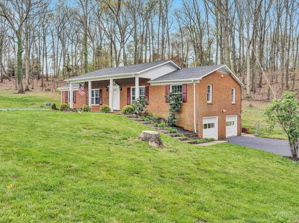 355 Pin Oak Dr, Blue Ridge, VA 24064