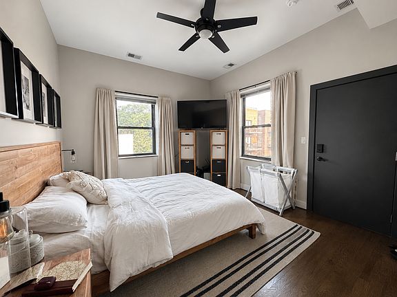 4th image of 915 W Addison St APT 3