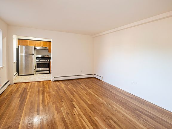 Step into the modern elegance of Dorchester House Apartments. This spacious layout boasts gleaming hardwood floors and a fully equipped kitchen, perfect for your culinary adventures. Explore your new home today!